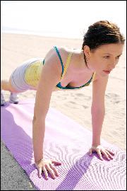 anatomytv.net_kailer_li_084 (1000x1503, 411 k�...)